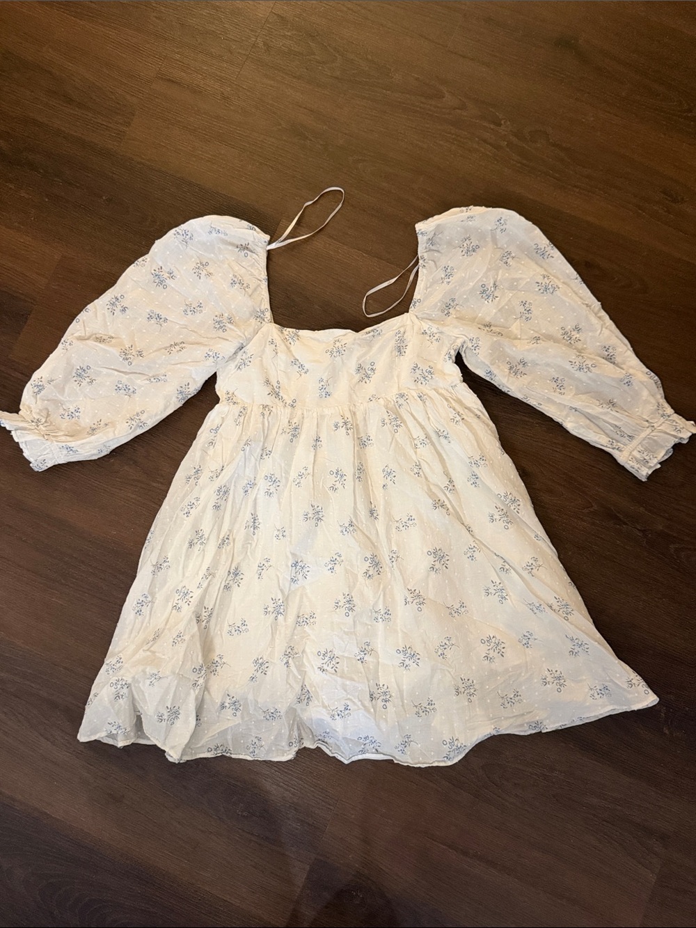 Lulu’s White Floral Puff-Sleeve Dress